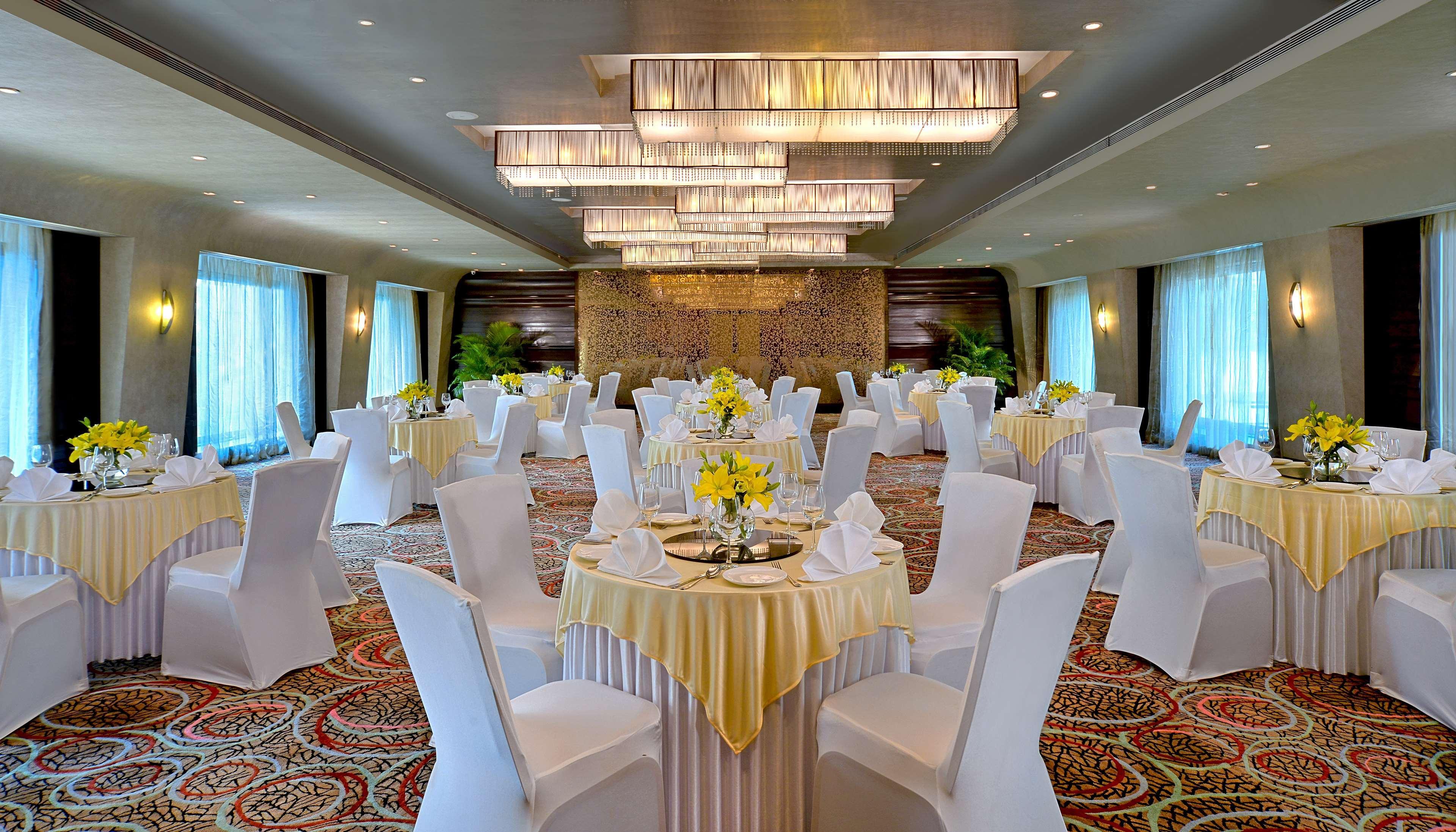 Radisson Mumbai Goregaon Екстер'єр фото