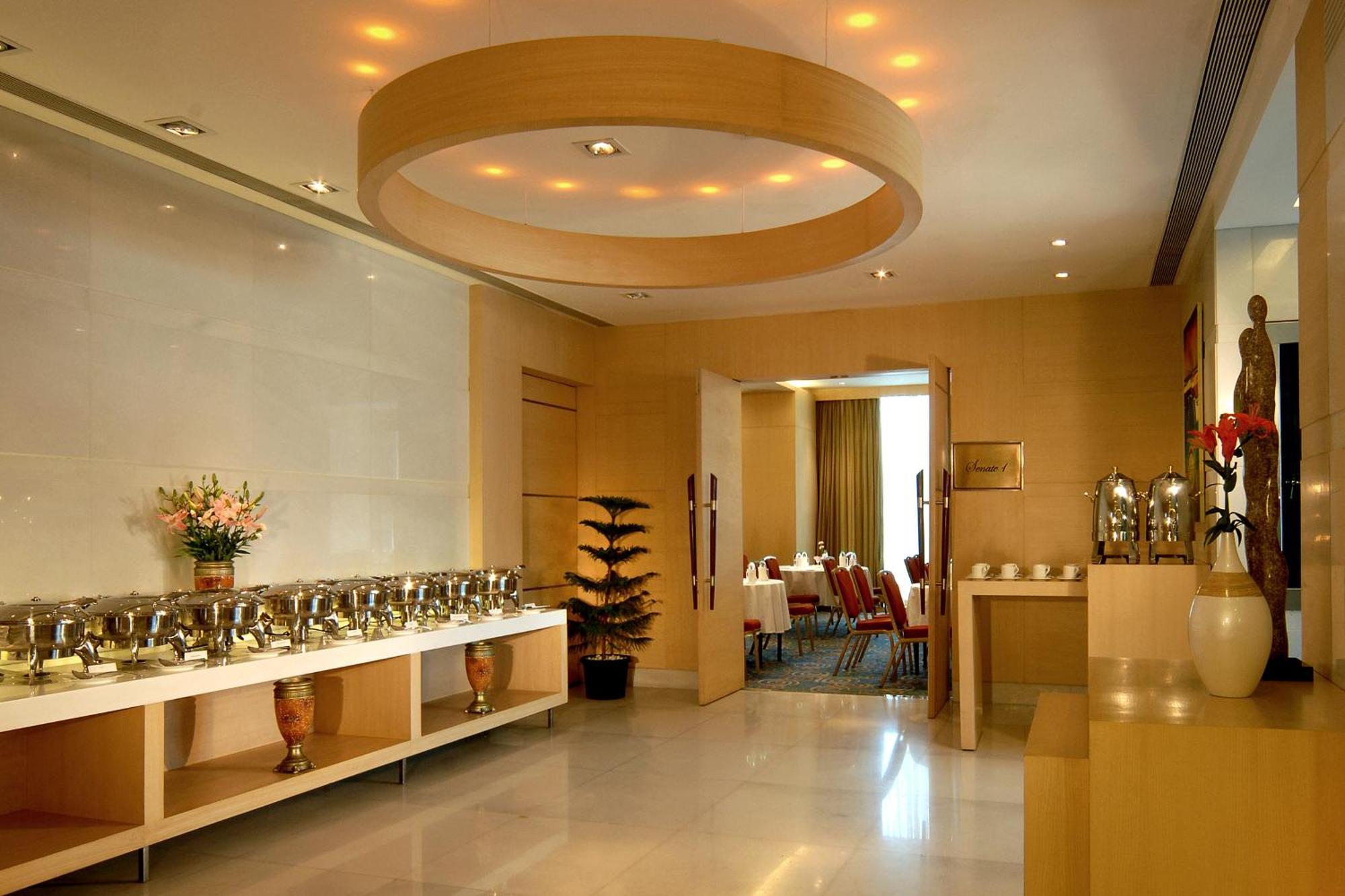 Radisson Mumbai Goregaon Екстер'єр фото