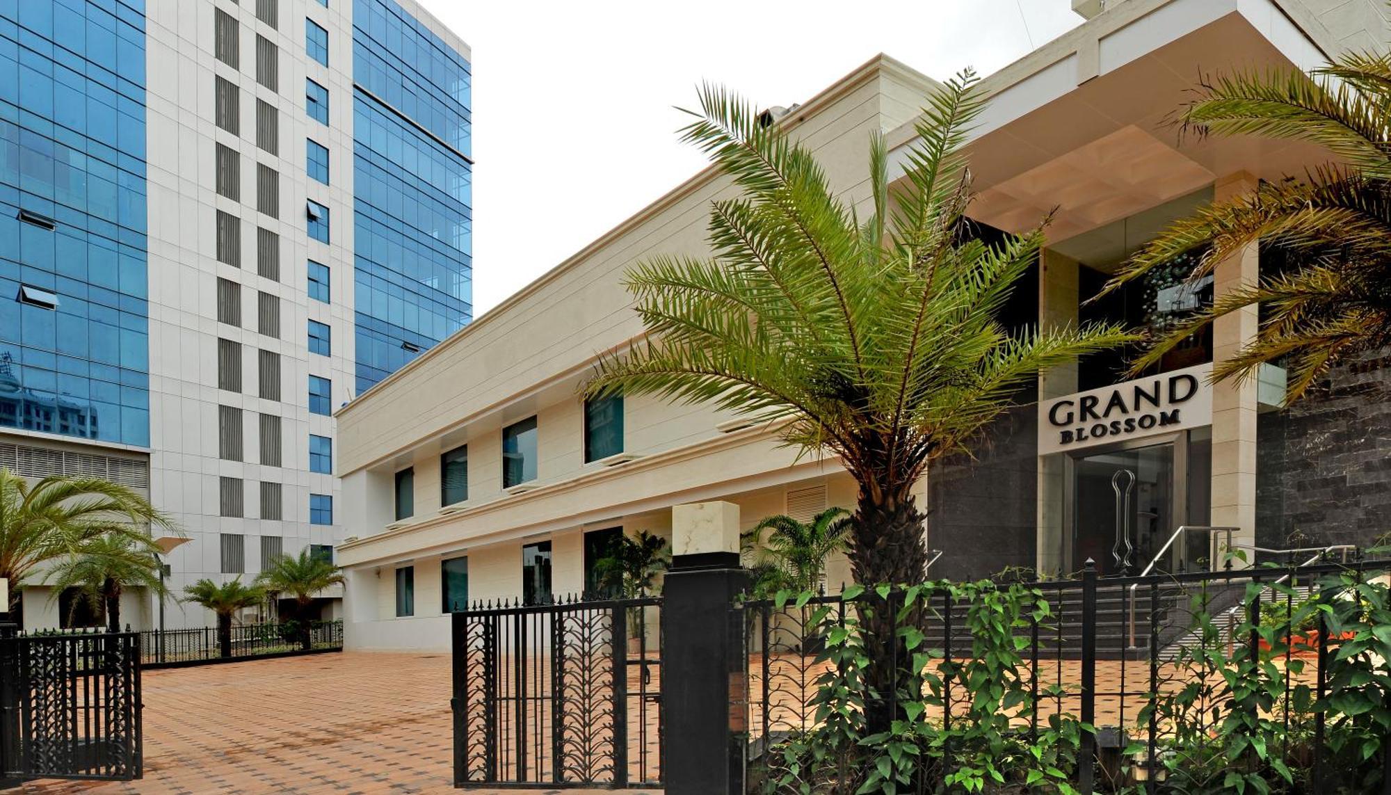 Radisson Mumbai Goregaon Екстер'єр фото