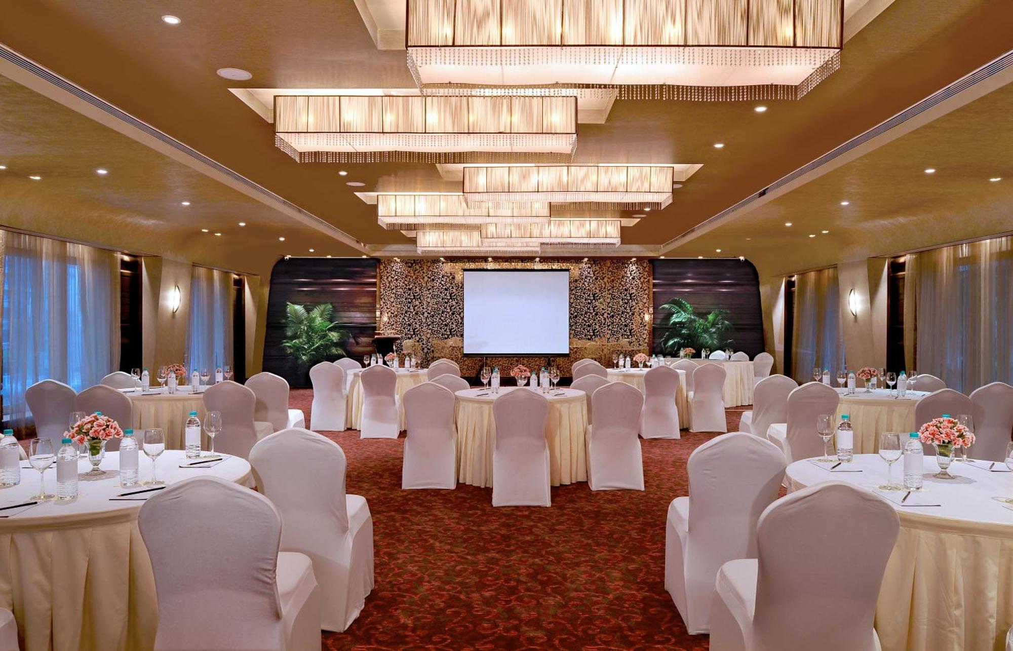 Radisson Mumbai Goregaon Екстер'єр фото